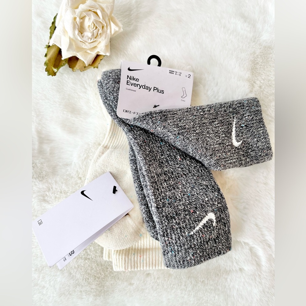 New with tags NIKE EVERYDAY PLUS CUSHIONED CREW SOCK 2PK one CREAM with SPECS